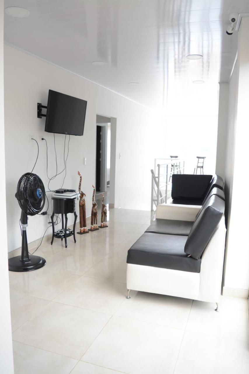 Hotel Brisas Del Norte Roldanillo Екстериор снимка